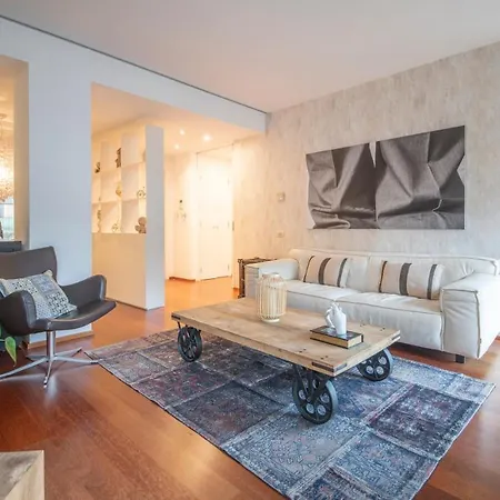 Stylish Center Apartment