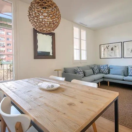 Stylish Center Apartment *