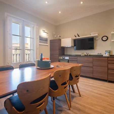 Stylish Center Apartment