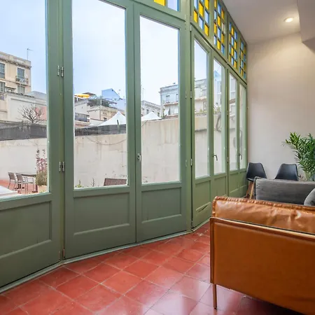 Stylish Center Apartment *